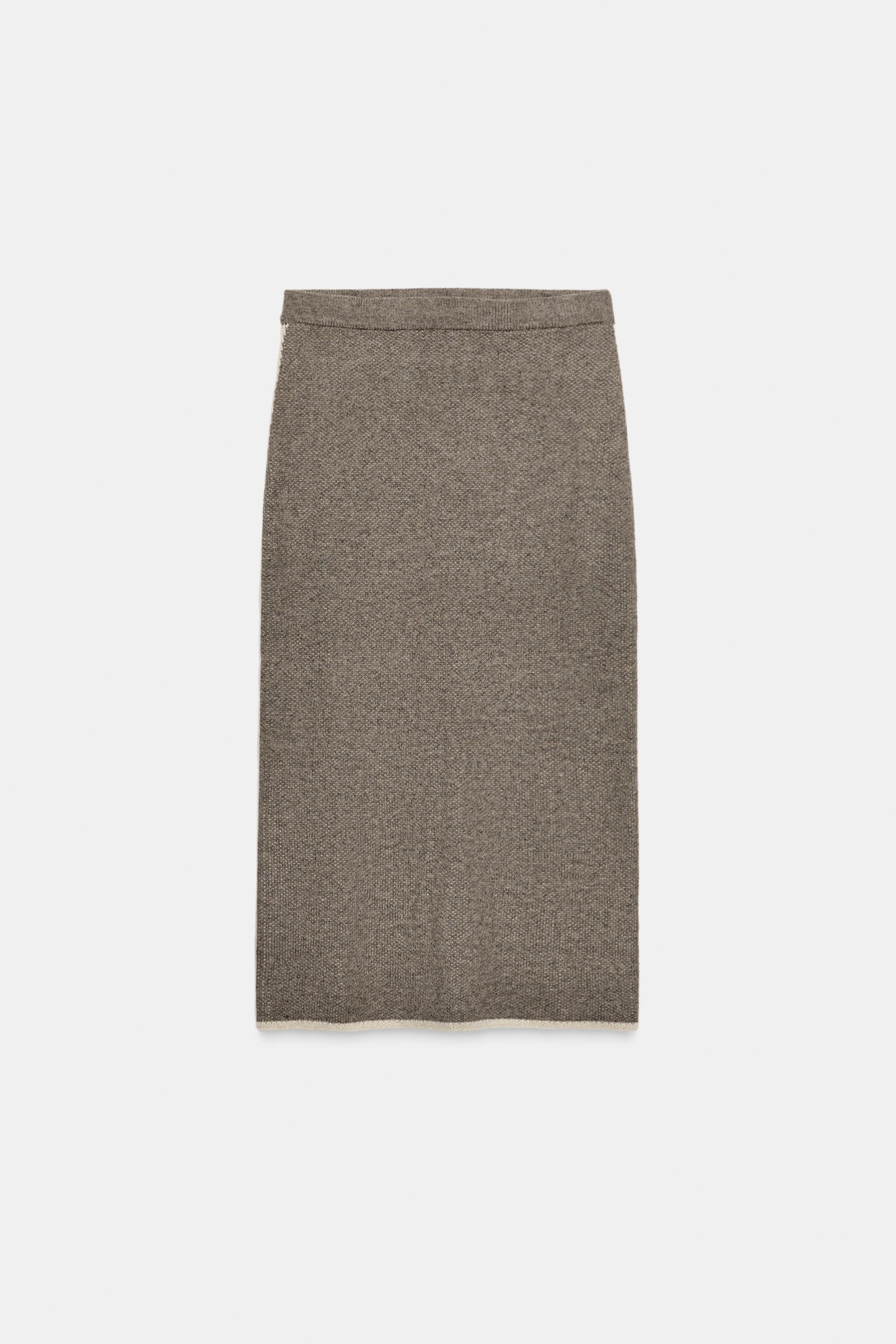 JUPE MI-LONGUE EN MAILLE À LISERÉS CONTRASTANTS